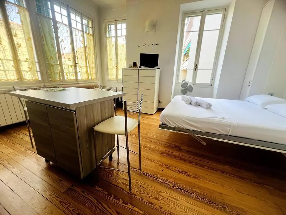 Apartment Suite A 5 Minuti Dal Centro A Piedi - Sanremo Italy